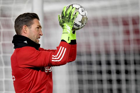 'Stekelenburg moet 1e keeper van Ajax worden na schorsing Onana'