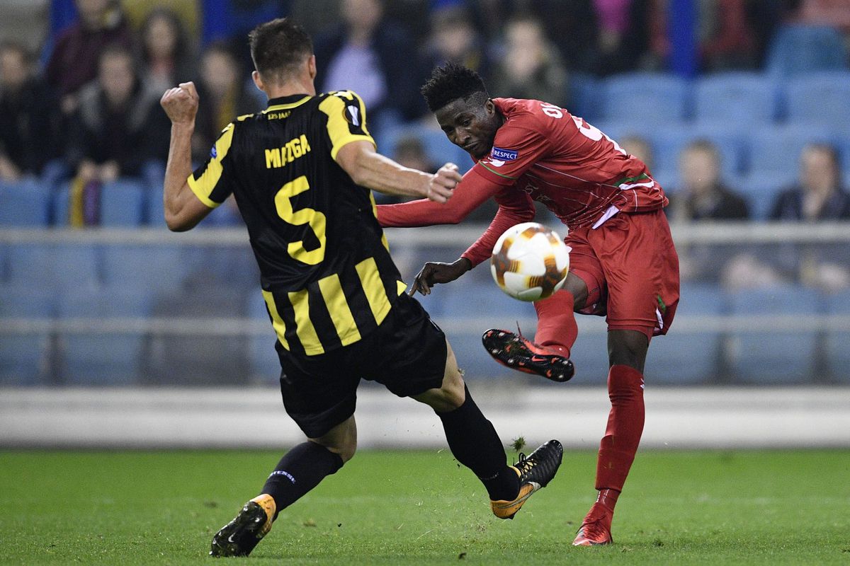 'Ballenjongen Vitesse noemt Zulte-spits domme zwarte, black idiot'