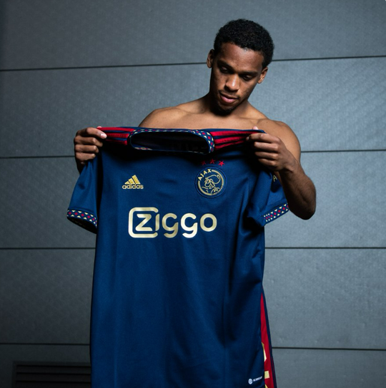 📸 | Dit is het uitshirt van Ajax voor het seizoen 2022/23