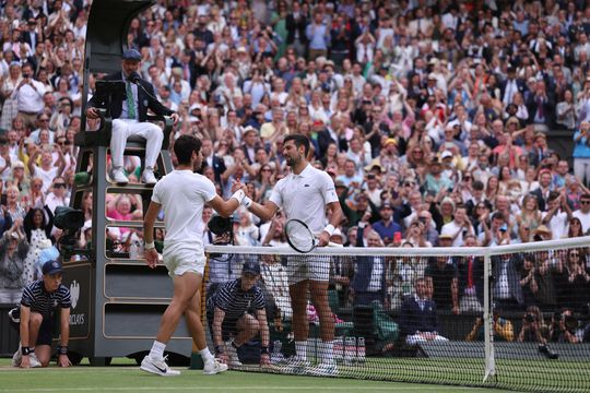 Rood omcirkeld in de agenda: zondag 14 juli 2024 dag van het jaar voor sportliefhebbers