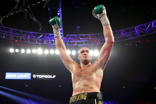 Bokser Tyson Fury eet niet meer: 'Drink 8 tot 12 bier per dag, krijg ik toch calorieën binnen'