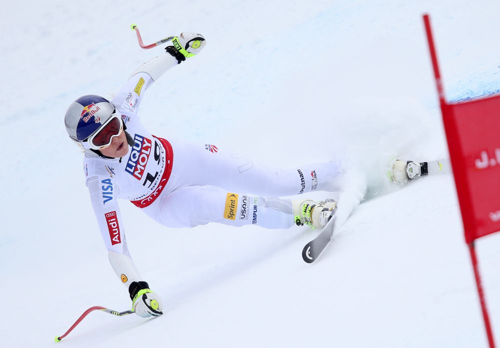 Woeste Vonn slaat ski's kapot met hamer (video)