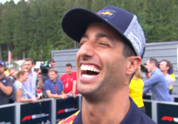 Hilarisch interview met Ricciardo: 'Ik haat Max niet, maar vind hem ook niet aardig' (video)