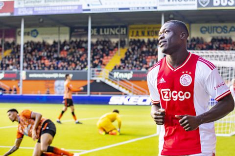 Ajax denkt relaxte dag te hebben bij FC Volendam, maar moet toch nog billen knijpen