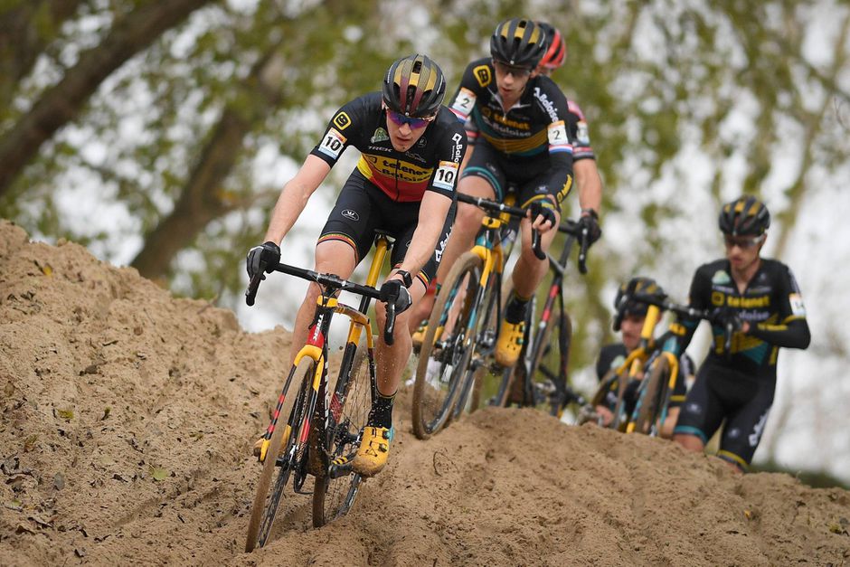Lars van der Haar grijpt door fout in de sprint nét naast de winst