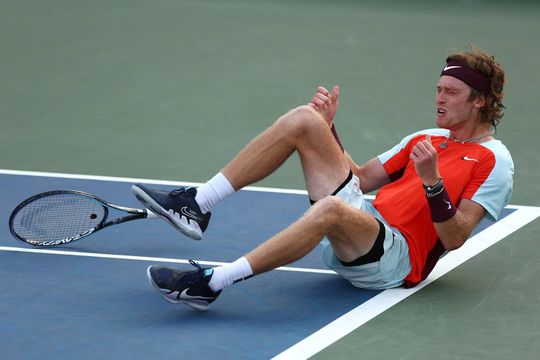 Andrey Rublev is Denis Shapovalov in bloedstollende vijfsetter de baas