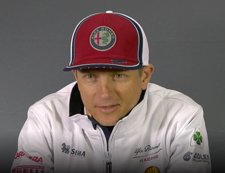 Kimi Räikkönen mag ideale helm niet dragen bij 1000ste F1-race: 'Iets met voorschriften' (video)