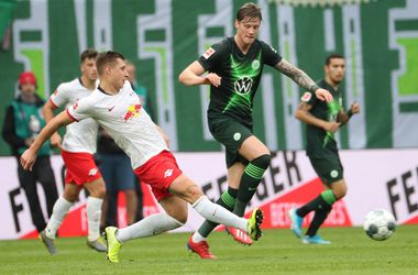 🎥 | Wout Weghorst scoort bij gelijkspel Wolfsburg, Alfred Finnbogason frustreert Bayern