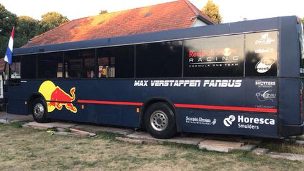 Max Verstappen-fanbus is zo populair dat-ie zaterdag wordt geveild (video)
