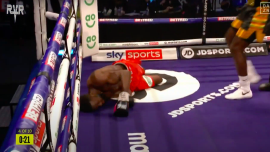 🎥 | Britse bokser Joshua Buatsi KO't Daniel Dos Santos en is nog altijd ongeslagen