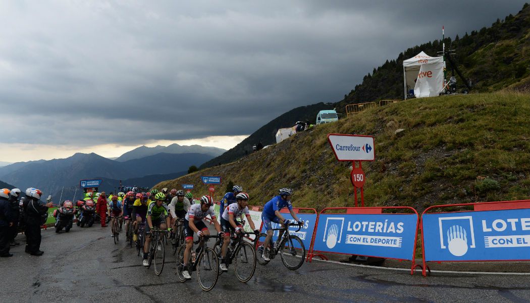 Op deze nieuwe beelden zie je de horror afdaling van de Vuelta afgelopen zondag