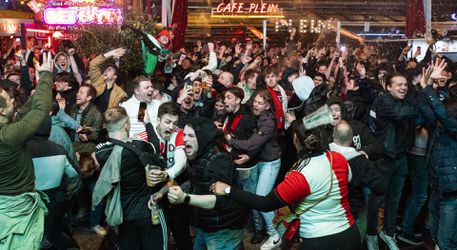 🎥​ | Het laatste fluitsignaal bij Marseille-Feyenoord klinkt op het Stadhuisplein en dan gebeurt dit