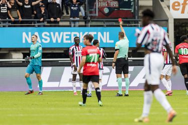 Brondeel pakt rood en nu moet de 4e keeper van Willem II het veld in