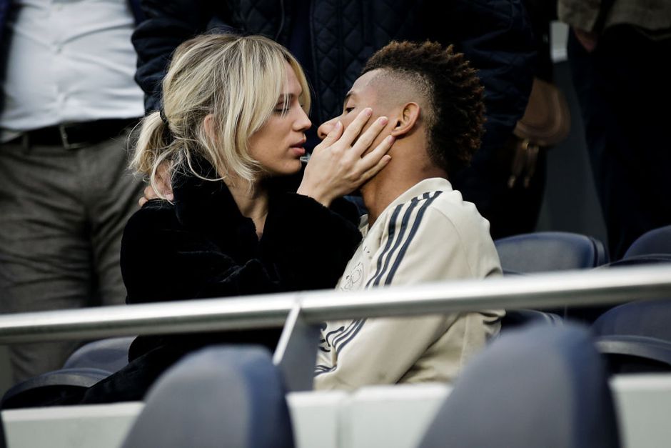 Vriendin van David Neres is woedend: 'Ajax geeft helemaal niets om hem'
