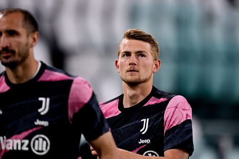 📸 | Matthijs de Ligt vervangt zijn versleten geluksschoenen