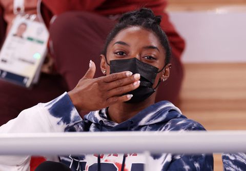 Veel steun voor mentaal geknakte Simone Biles: 'Een moment van onmiskenbare kracht'