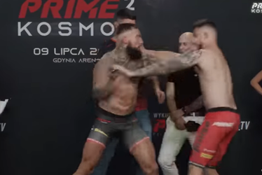 🎥 | Staredown gaat mis: vechters geven elkaar platte handen