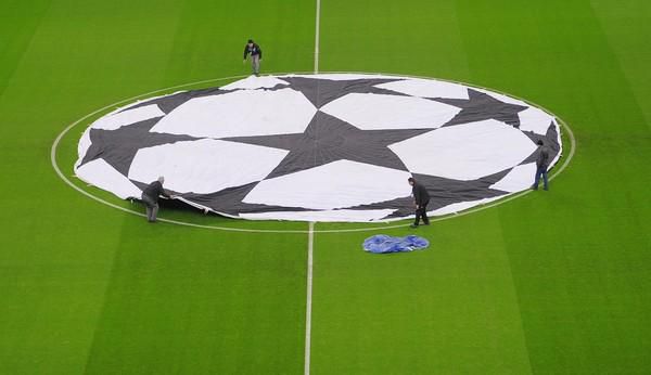 Opstellingen: Hakim Ziyech op de bank, Luuk de Jong staat wel basis