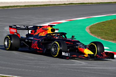 Verstappen rijdt veel rondjes en klokt 5e tijd in ochtendsessie 1e testdag