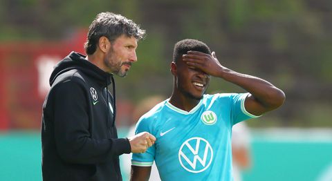 Mark van Bommel mazzelt: Wout Weghorst voorkomt bekerblamage tegen vierdeklasser