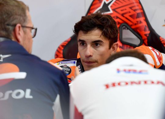 Wereldkampioen Márquez dendert gewoon door en pakt zijn 1e Japanse pole