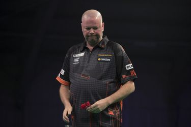 Engelse roddelkrant zegt video te hebben van 'vreemdgaande' Van Barneveld