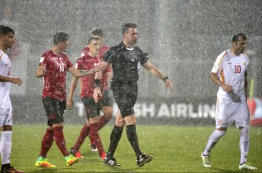 Albanië wint van Macedonië in laatste veertien minuten van 'Stortbui-duel'