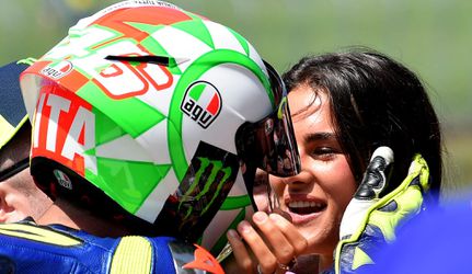 MotoGP-legende Rossi en vriendin verkleden zich als Icardi en Wanda voor carnaval (foto)
