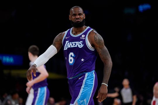🎥 | Weer een mijlpaal voor LeBron James in NBA: ‘De eerste. De enige. De koning’