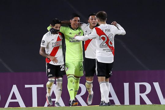 90 minuten een veldspeler in de goal en tóch winnen: River Plate flikt het