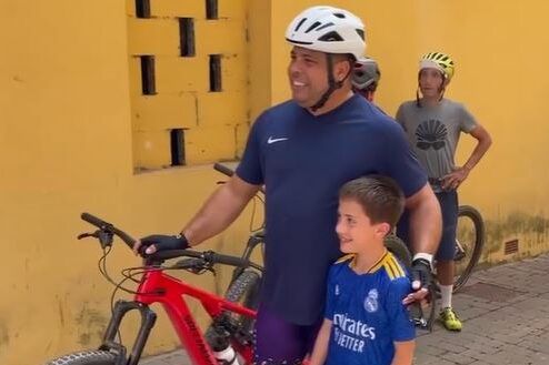 🎥​ | Ronaldo (de Braziliaanse) begint aan fietstocht van 500 kilometer