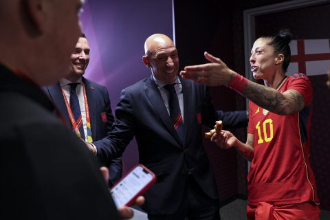 Luis Rubiales krijgt straat- en contactverbod vanwege ongewenste kus met Hermoso