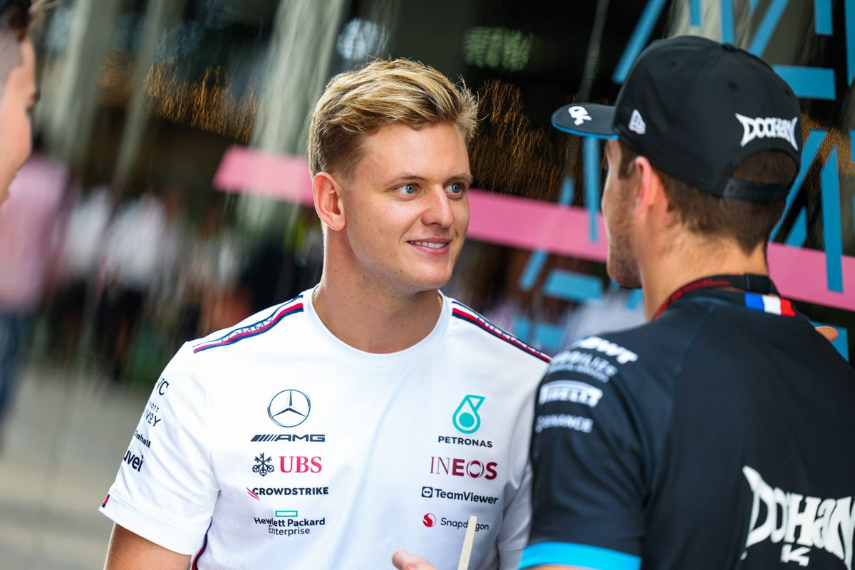 Mick Schumacher test in Barcelona voor het eerst Mercedes-auto