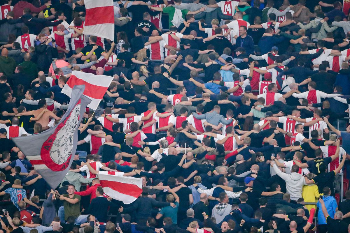 🎥 | Nagenieten: gruwelijke beelden vanuit een kolkende Johan Cruijff Arena