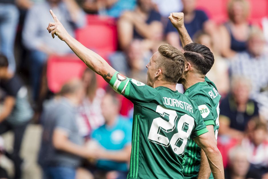 Feyenoord geeft het raar wisselende PSV een pak slaag in Eindhoven