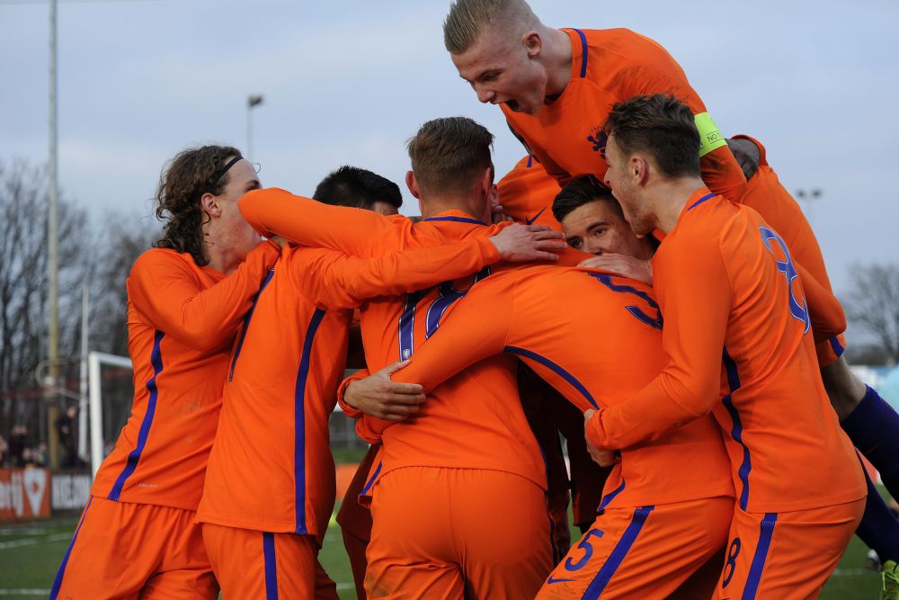 Kadioglu helpt Oranje O19 laat langs Oekraïne: EK binnen handbereik