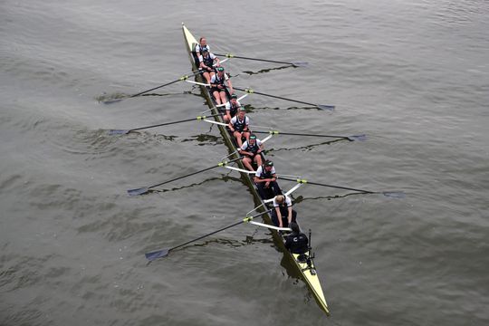 Boat Race weer gewonnen door Cambridge, Nederlandse roeister in boot Oxford