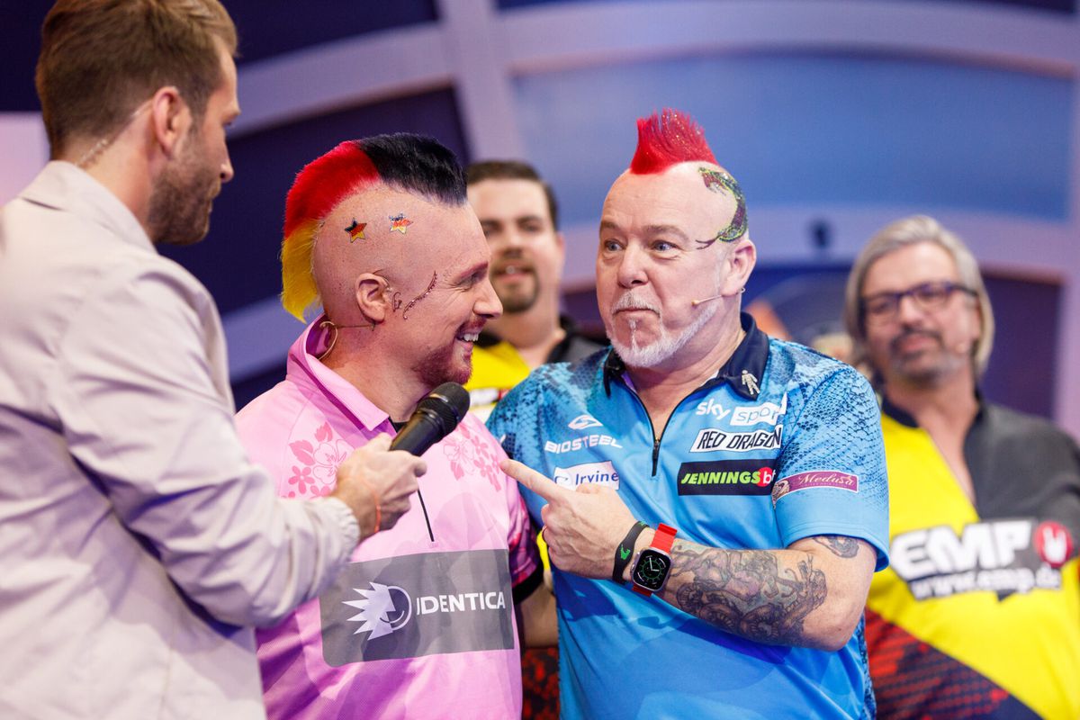 📸  | Zoek het verschil! Peter Wright shinet weer als vanouds bij World Series