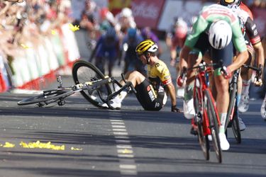 Primoz Roglic - nummer 2 in het klassement - stapt uit de Vuelta