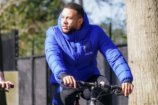 Memphis Depay gespot tijdens huizenjacht in wijk Koeman en De Jong