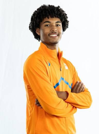 🎥 | Atletiektalent Gabriel Emmanuel (18) verovert wereldtitel junioren meerkamp