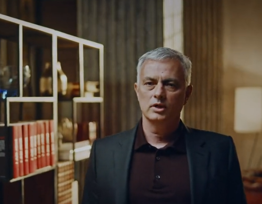 🎥 | José Mourinho nieuwe reclamegezicht EK-voetbalplaatjes, Panini weg als sponsor