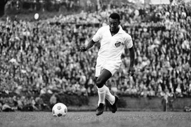 🎥 | LIVE: check de livestream van het laatste eerbetoon aan Pelé in het Santos-stadion