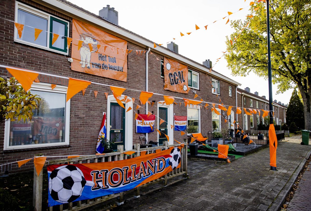 Thuis op de bank de Lekker Man op TOTO spelen: dit is de speciale odd voor 2 of meer goals van Oranje