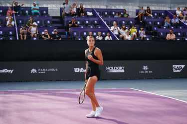 Nummer 1 van de wereld Aryna Sabalenka pakt laatste ticket voor halve finale WTA Finals