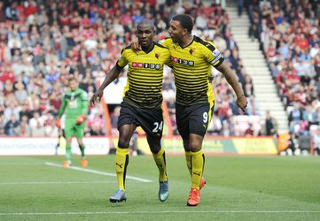 Verbluffend koningskoppel Ighalo - Deeney 'on fire' (video)