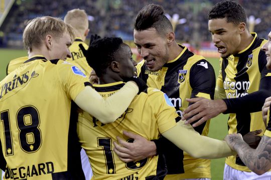Vitesse voorkomt puntverlies tegen VVV door late goal Darfalou