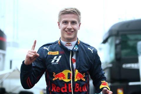 Deze coureur uit Estland vervangt Sergio Pérez bij 1e training Red Bull in Barcelona