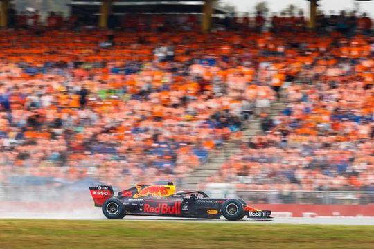 Bij deze GP mogen voor het eerst weer Formule 1-fans de tribunes op, speciale tickets voor Ferrari