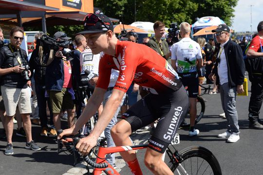 Wilco Kelderman staat op het punt om af te stappen in de Tour de France